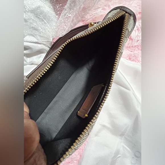 COACH SWINGER SIGNATURE JACQUARD/MAPLE-OAK - Picture 9 of 10